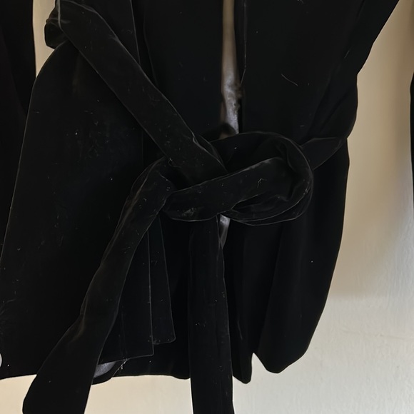 Blk Velvet Blazer - Picture 3 of 3